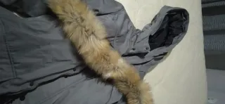 Chaquetón gris capucha pelo hombre