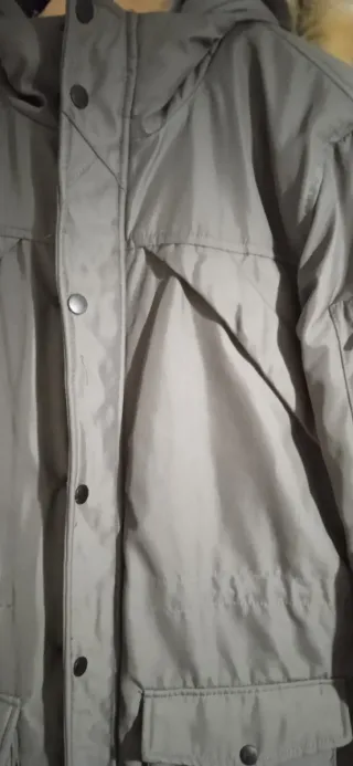 Chaquetón gris capucha pelo hombre