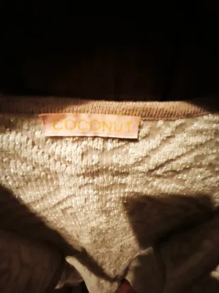 Chaqueta de punto beige y crema con hilitos dorado