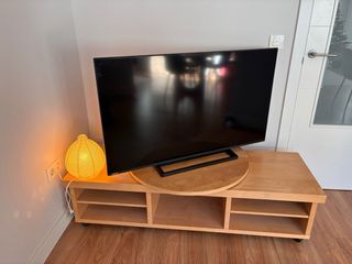 Mueble TV Ikea de madera con ruedas!