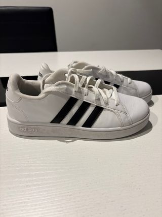 Zapatillas Adidas Blancas y Negras