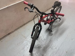 Bicicleta infantil roja