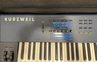 Teclado Kurzweil PC3LE8 Sintetizador
