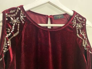 Blusa terciopelo hombros descubiertos pedrería