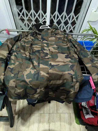 Chaqueta con forro polar militar