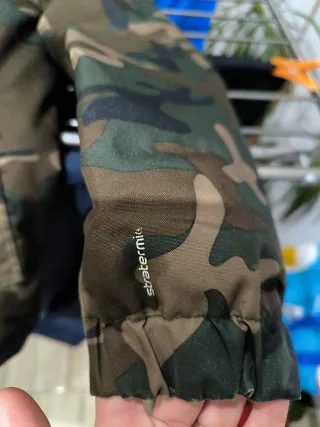 Chaqueta con forro polar militar