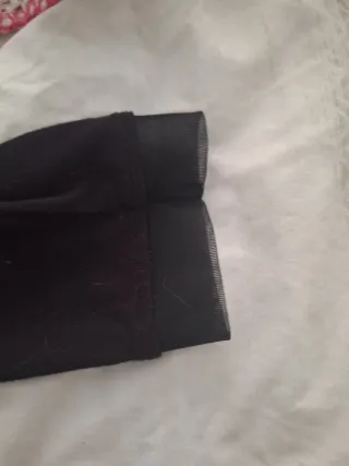 Camiseta negra con transparencias