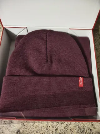 Set Levi's cappello e sciarpa colore bordeaux