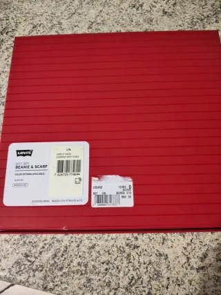 Set Levi's cappello e sciarpa colore bordeaux
