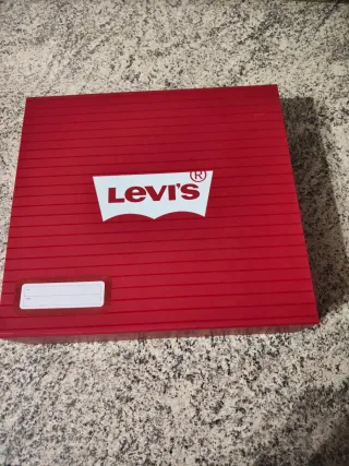 Set Levi's cappello e sciarpa colore bordeaux