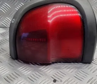 Piloto Freno Trasero Nissan Terrano 2 Dcho.