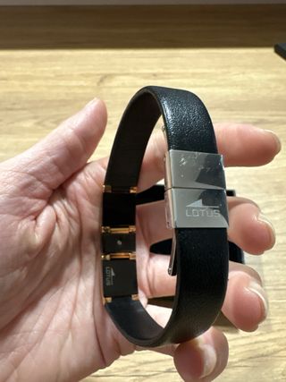 pulsera de hombre de Lotus.
