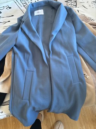 Abrigo azul Stradivarius talla M