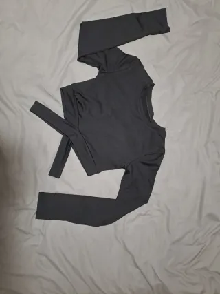 Top deportivo negro manga larga