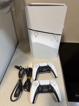 Consola PS5 Slim con 2 mandos