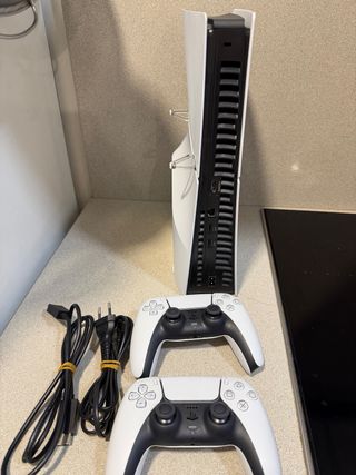 Consola PS5 Slim con 2 mandos