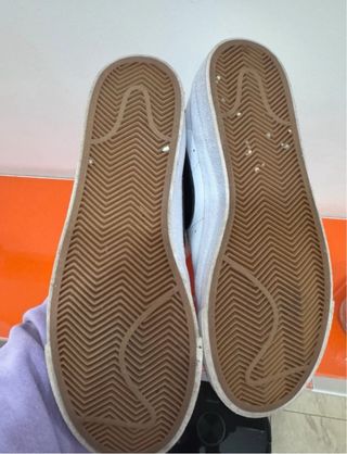 Zapatillas Nike Blancas y Beige