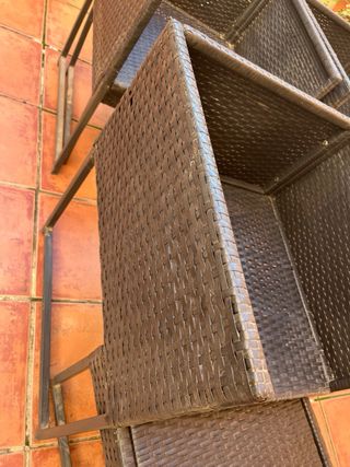 Mesa exterior con 4 sillas y 4 taburetes