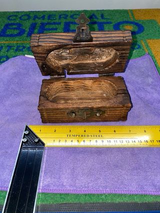 Cofre hucha madera antiguo