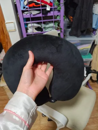 Almohada de viaje negra