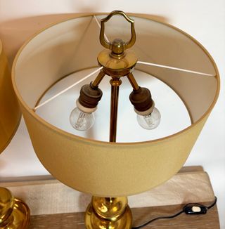 Coppia di antiche lampade in metallo dorato