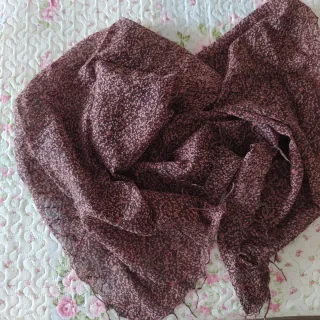 Bufanda pañuelo estampado marrón y rosa