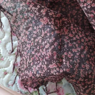 Bufanda pañuelo estampado marrón y rosa