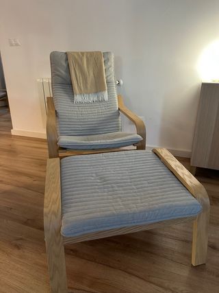 2 Sillones Poäng Ikea con 1 reposapiés.