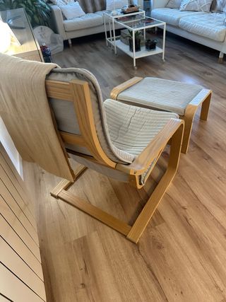 2 Sillones Poäng Ikea con 1 reposapiés.
