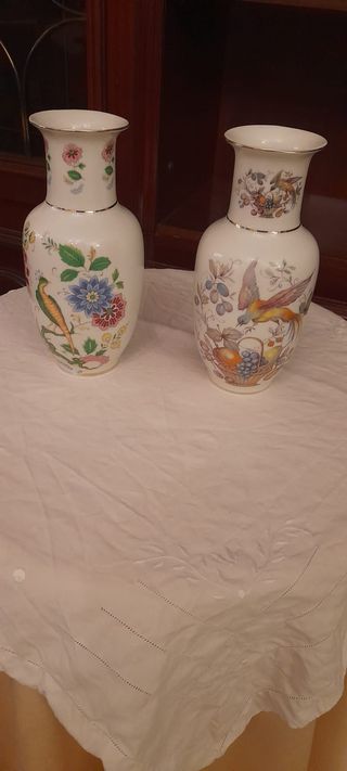Jarrones de porcelana con aves y flores