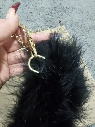 Bolso de fiesta negro con cadena dorada