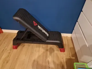 Banco de Step Reebok Negro y Rojo