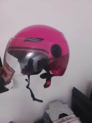 Casco de moto rosa