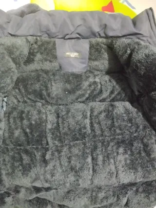 Abrigo azul marino con capucha