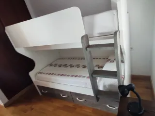 Litera con cajones y escalera