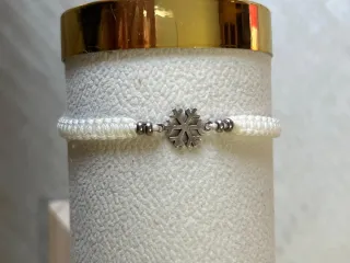 Pulsera blanca con copo de nieve y plata