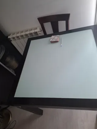 Mesa de comedor extensible de madera y cristal