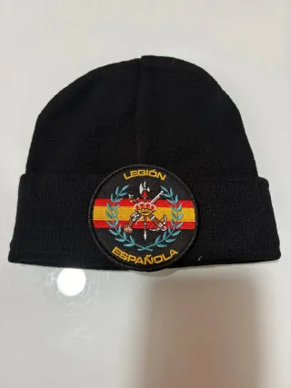 Gorro de lana negro con parche