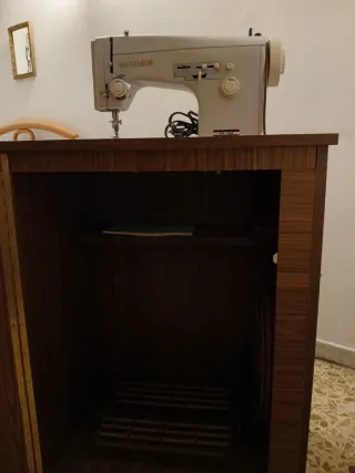 Máquina de coser Wertheim con mueble