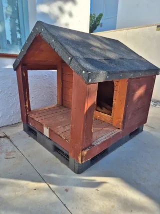 Casa de madera para perros
