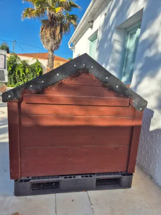 Casa de madera para perros