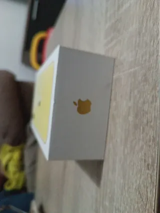 Scatola vuota iPhone 11 gialla