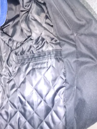 Chamarra negra con gorro de pelo