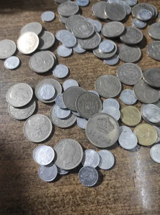 Lote de 108  monedas antiguas y modernas españolas