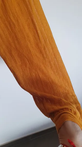 Camiseta H&M cruzada naranja. Talla S