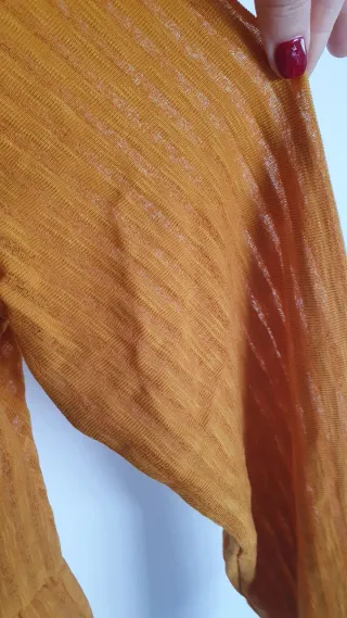 Camiseta H&M cruzada naranja. Talla S