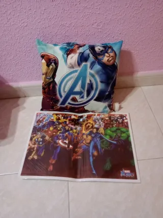 Cojín y Póster Avengers Marvel