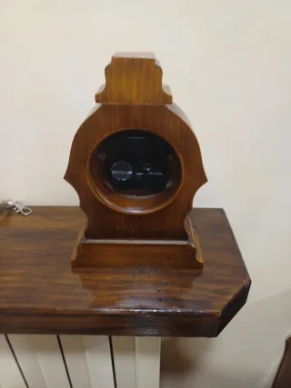 Orologio da mensola in legno