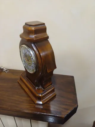 Orologio da mensola in legno