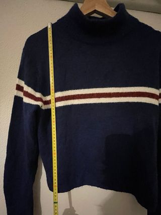 Jersey de punto azul con rayas